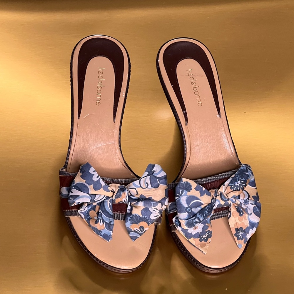 Vintage little heels with a huge bow on the top!